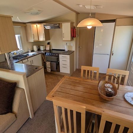 Red Squirrel Holiday Home In The Countryside, 10 Mins To Lligwy Beach Llandyfrydog Kültér fotó
