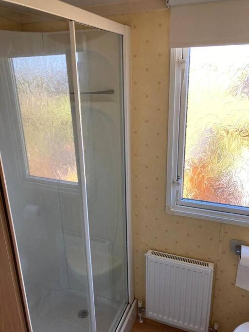 Red Squirrel Holiday Home In The Countryside, 10 Mins To Lligwy Beach Llandyfrydog Kültér fotó