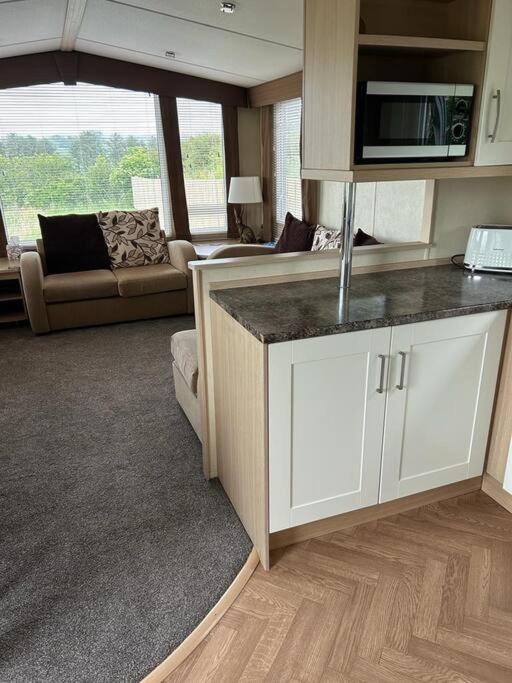 Red Squirrel Holiday Home In The Countryside, 10 Mins To Lligwy Beach Llandyfrydog Kültér fotó