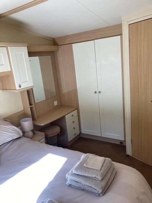 Red Squirrel Holiday Home In The Countryside, 10 Mins To Lligwy Beach Llandyfrydog Kültér fotó
